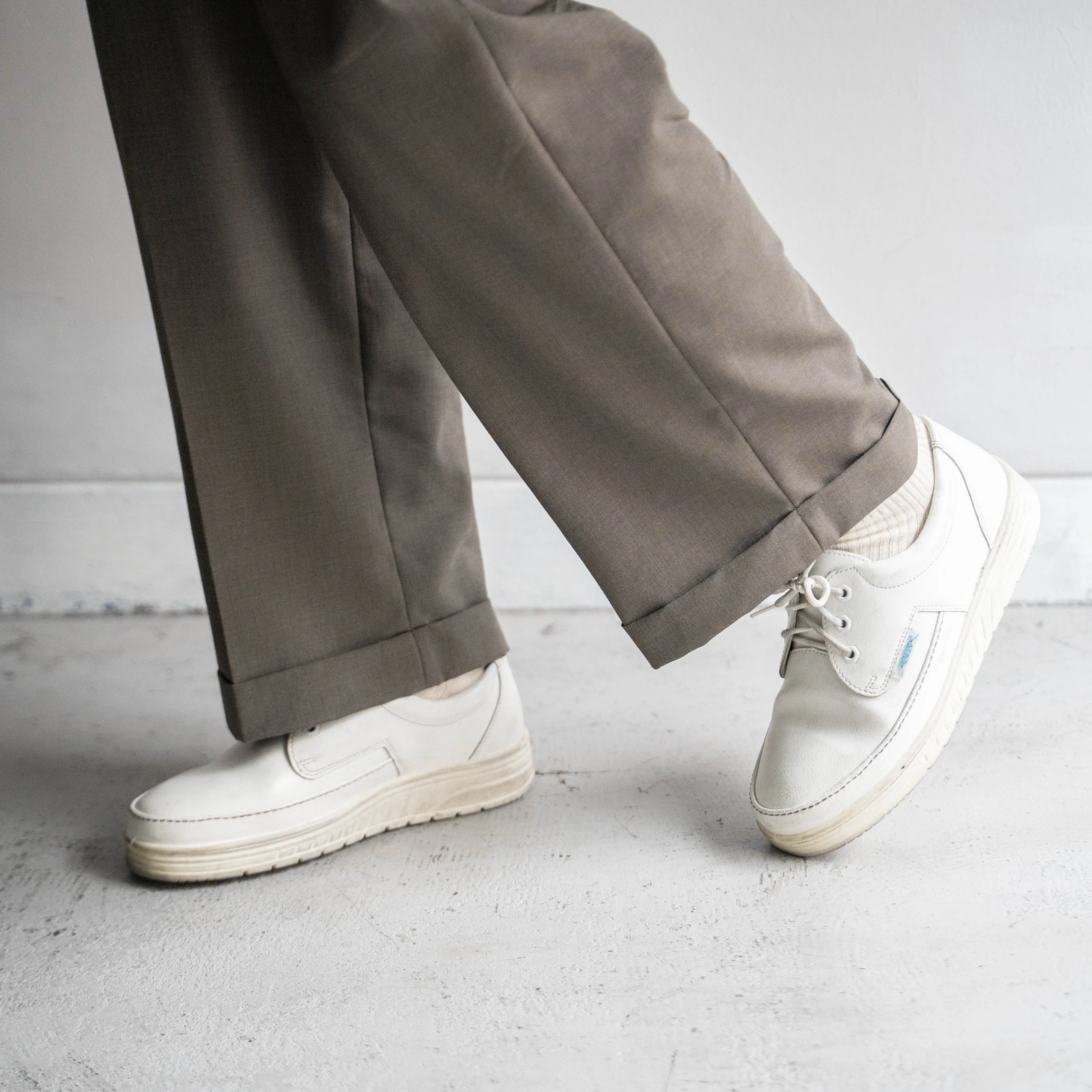 2010s British white color leather work sneaker