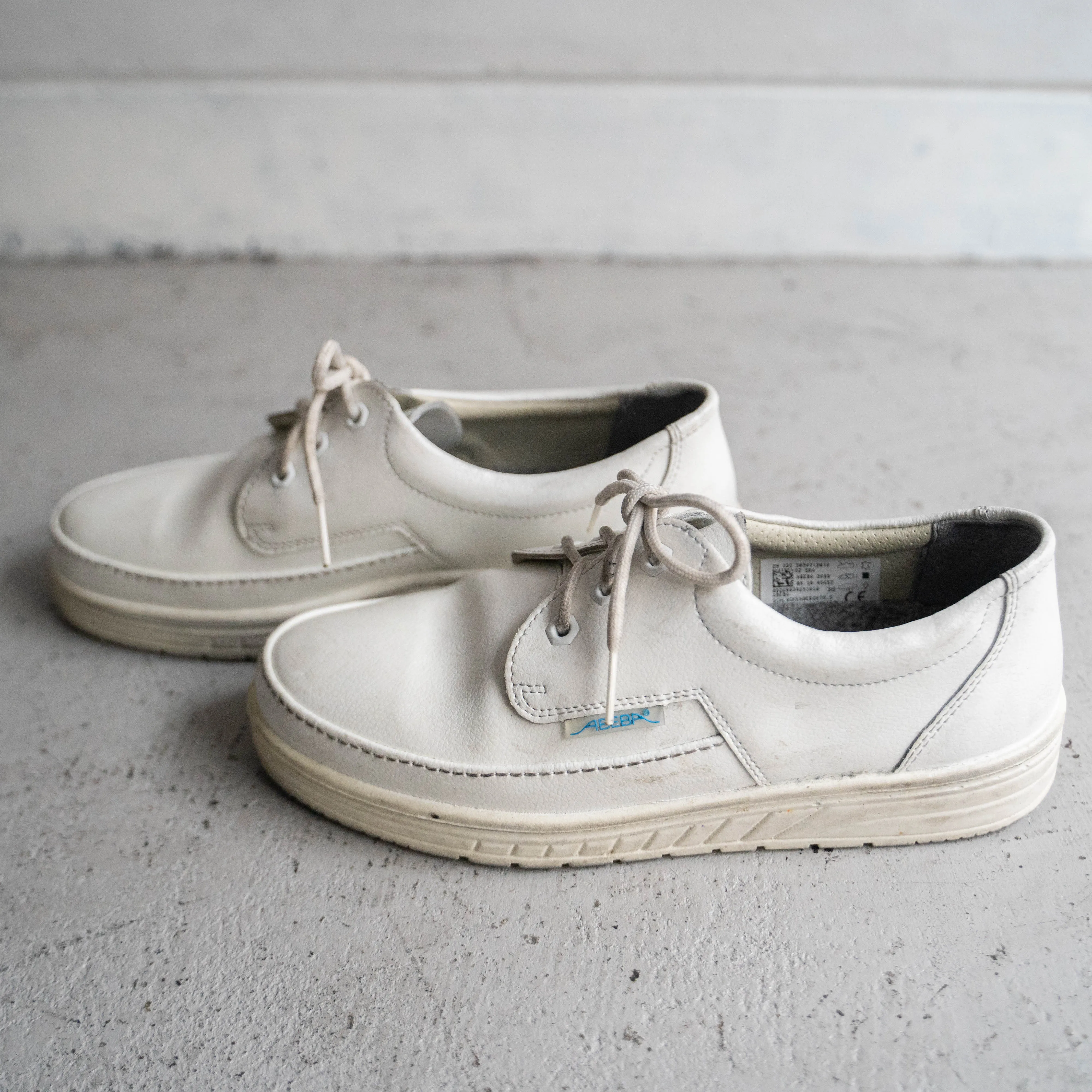 2010s British white color leather work sneaker