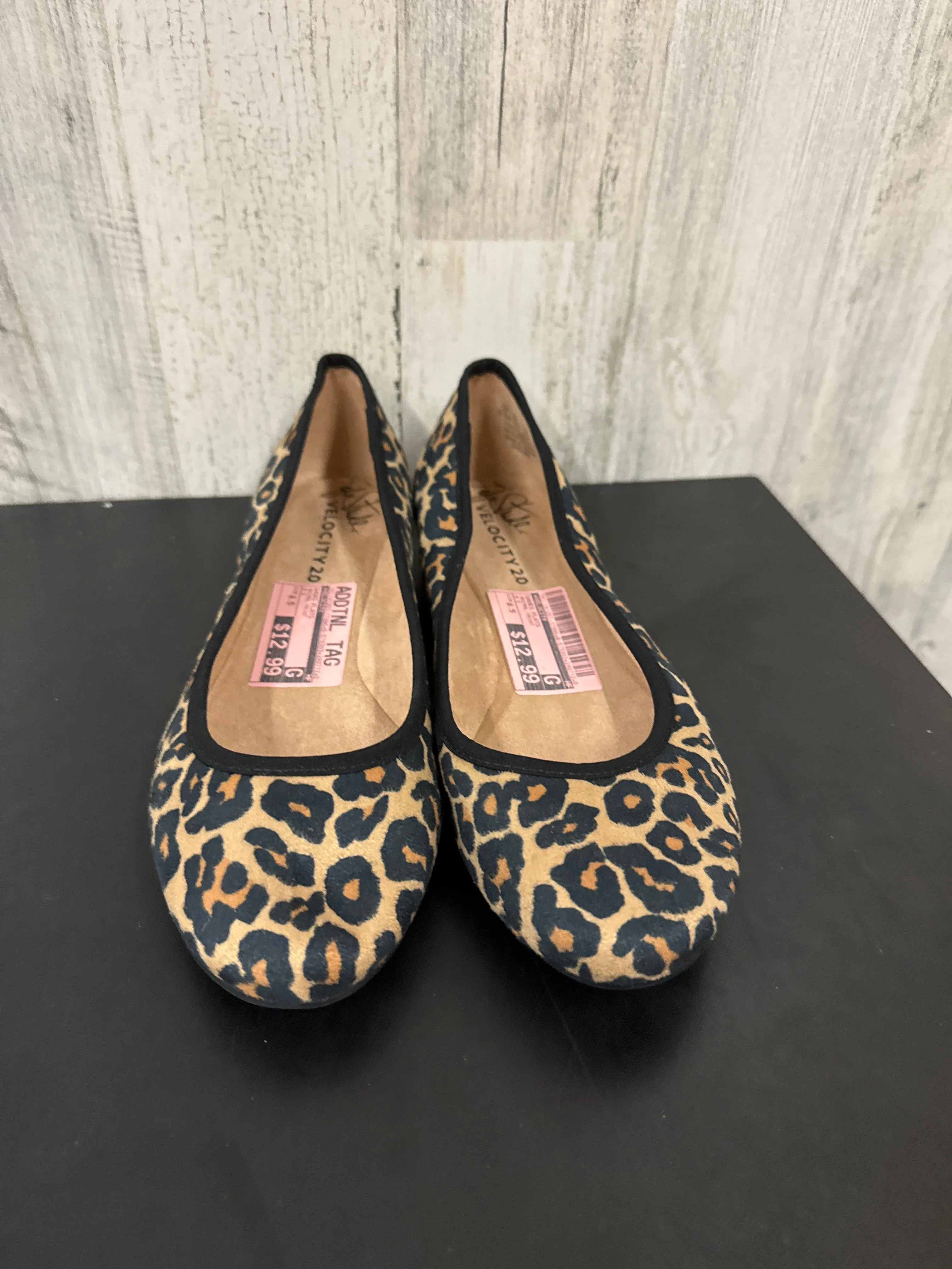 Animal Print Shoes Flats Velocity, Size 8.5