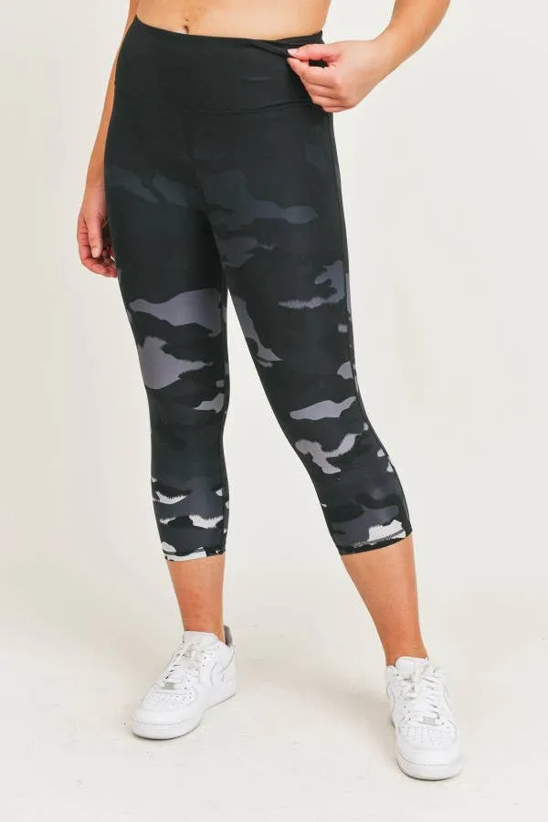 CURVY Camo Tip Ombre Print High-Waisted Capri Leggings