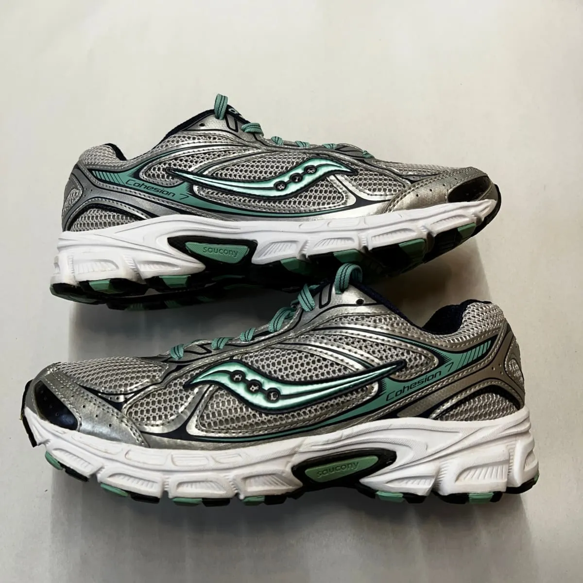 SAUCONY Women's Grid Cohesion 7 -Silver/Navy/Green- Running Shoe Size 8M Preowned